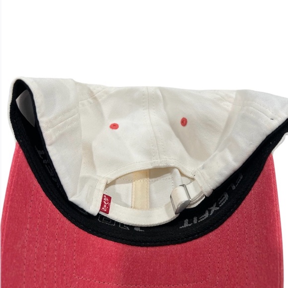 Levi’s Women’s Baseball fitted Cap with leather logo patch. NWOT - Picture 2 of 3